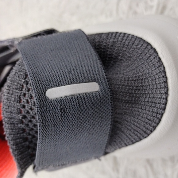 Nike Free RN Motion Flyknit 2018 Grey Crimson Pulse Fabric Upper Pull On Sneaker - Picture 13 of 16